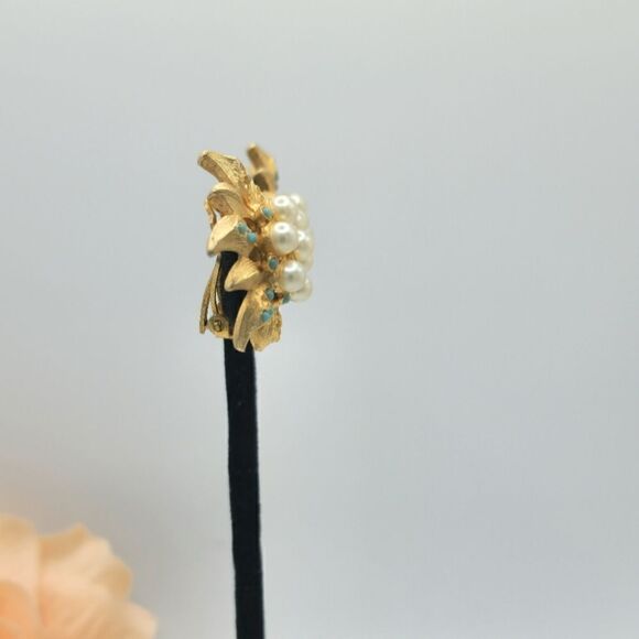 Vintage Gold turquoise pearl flower earrings - Picture 3 of 6